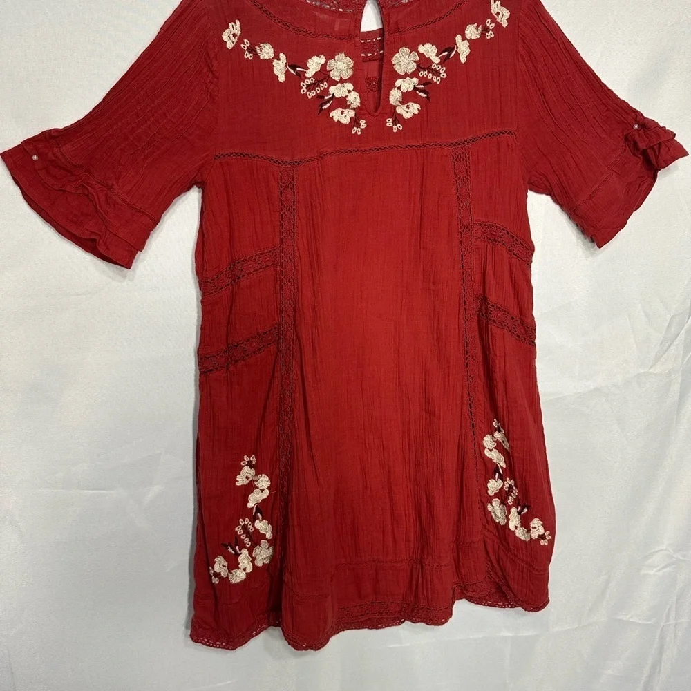 FREE PEOPLE Embroidered Red Women's Top size S pre owned Exellent condition.
